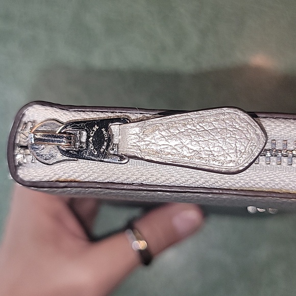 Coach Women's Zip Around accordion Wallet in Pebbled Leather Metallic silver - Picture 3 of 14